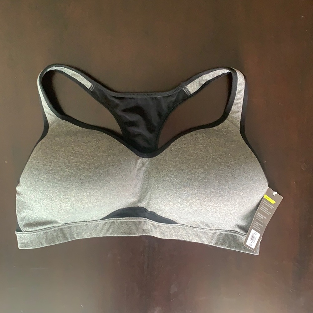 🤩 4/$40 workout bundle! 🤩. 38D - Old Navy Active - Go Dry sports bra. NWT